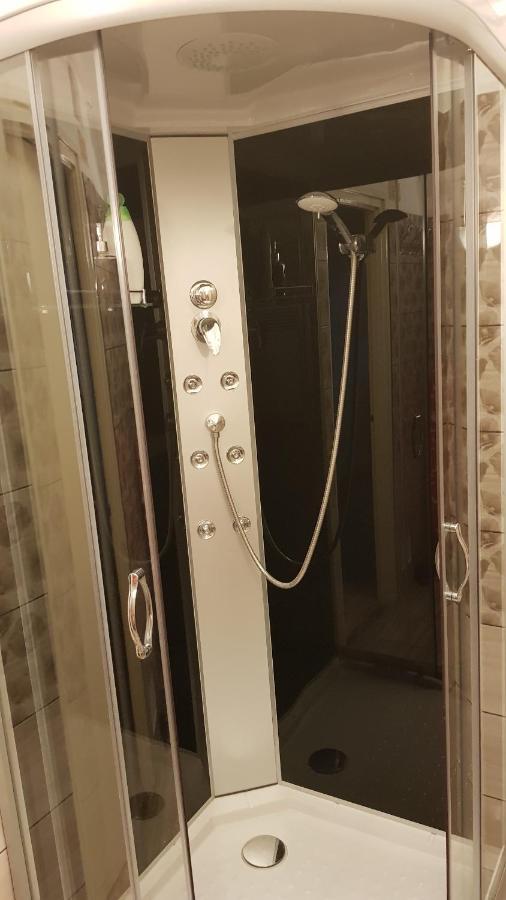 Lia Apartman Kiskunhalas Eksteriør billede