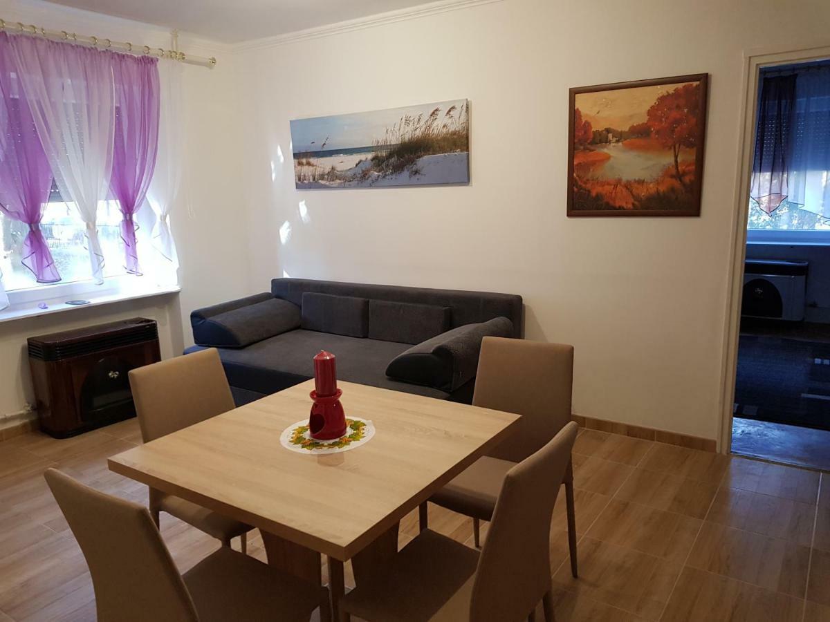 Lia Apartman Kiskunhalas Eksteriør billede