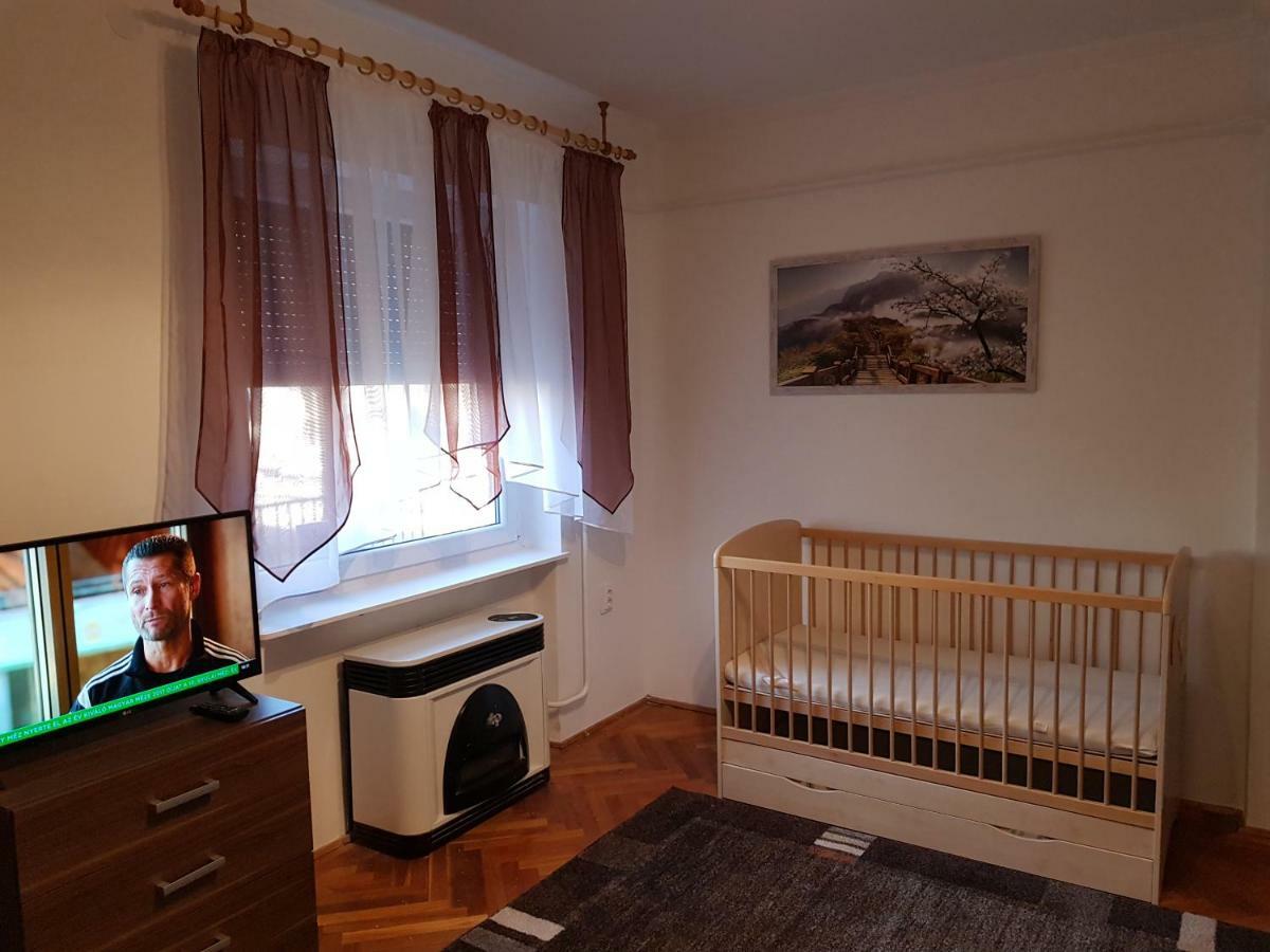 Lia Apartman Kiskunhalas Eksteriør billede
